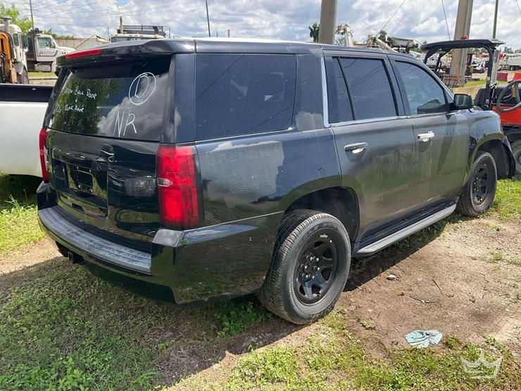 2018-chevrolet-tahoe-image-3