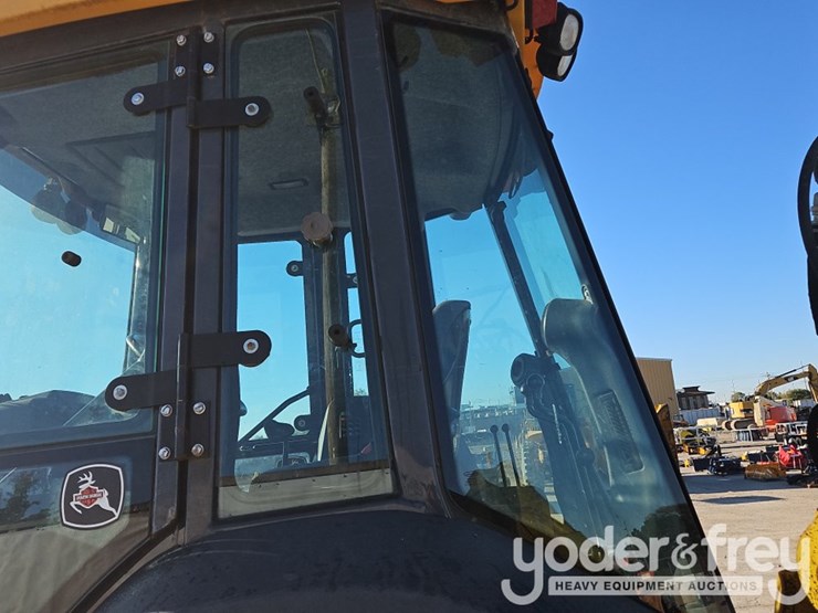 2018-deere-410l-image-23