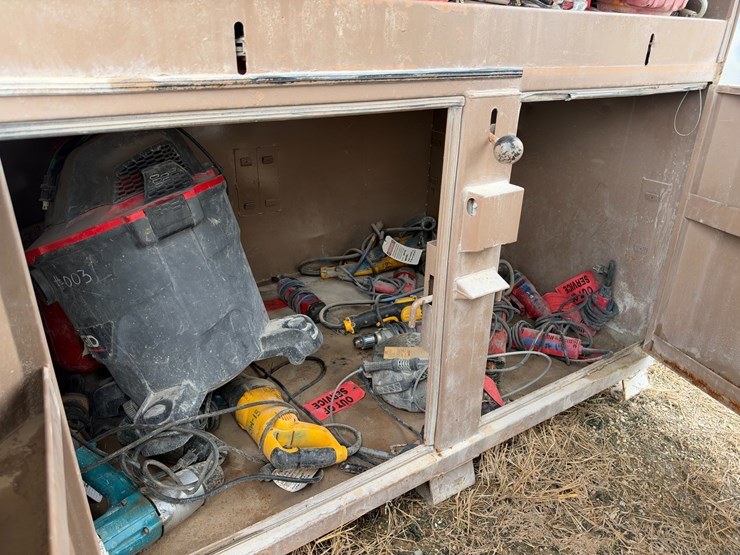 #7535-•-foreman-box-with-miscellaneous-grinders,-saws,-drills-and-other-power-tools-image-4