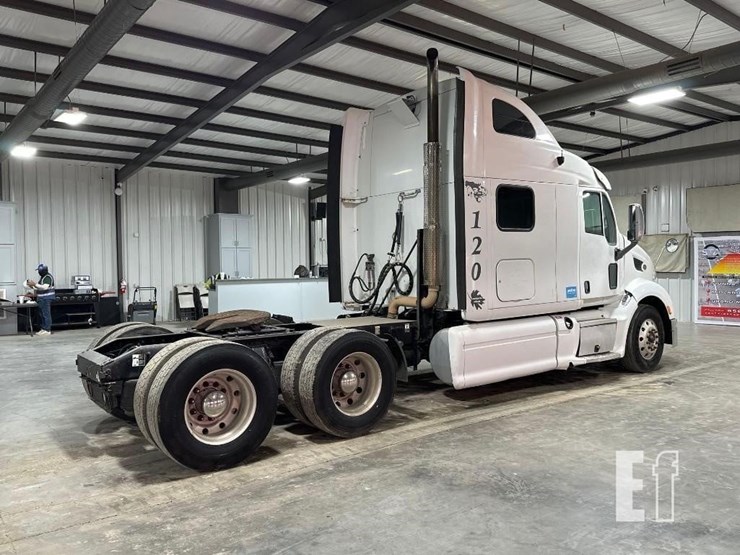 2012-peterbilt-587-image-3
