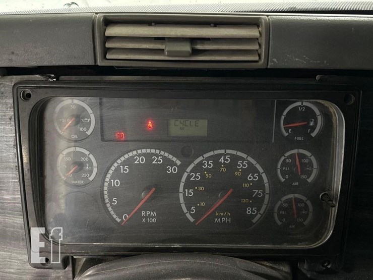 2007-freightliner-columbia-120-image-17
