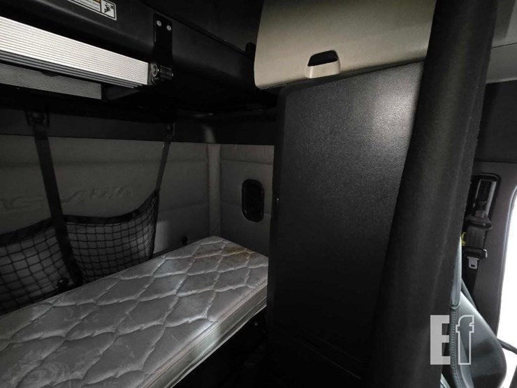 2020-freightliner-cascadia-126-image-20