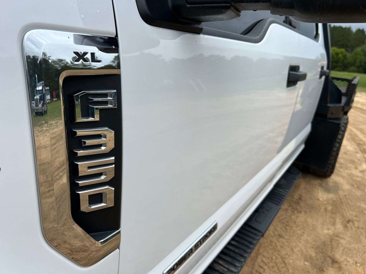 2022-ford-f350-image-34