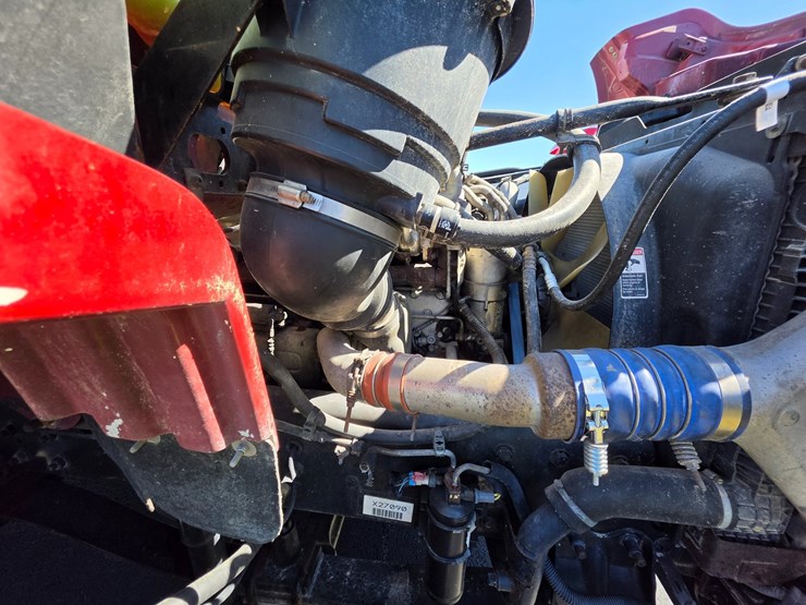 2007-freightliner-m2-106-image-39
