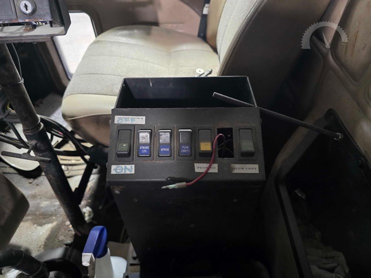 2005-mack-granite-cv713-image-16