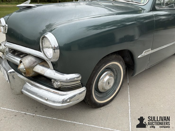 1951-ford-custom-tudor-2-door-sedan-image-12
