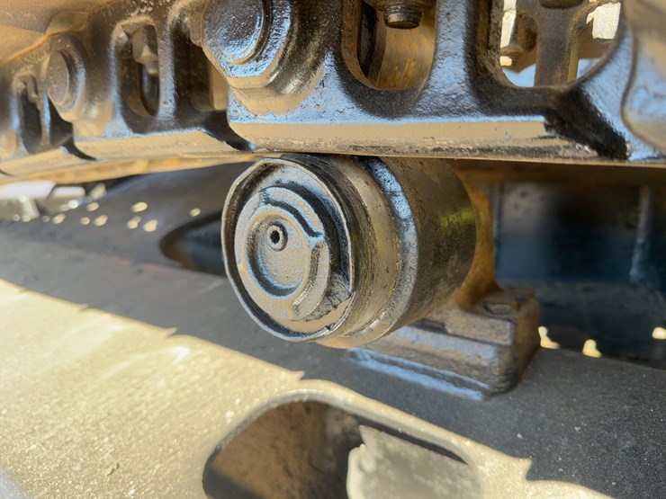 2010-deere-135d-image-28