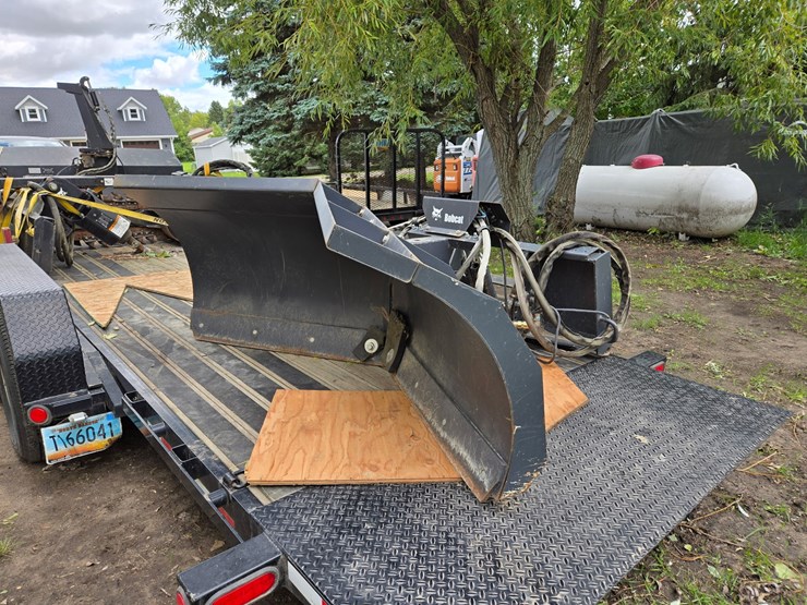 bobcat-snowplow-blade,-used-little,-like-new-image-1