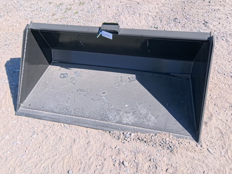 #3056-•-new-skid-steer-quick-attach-66-inch-bucket-with-cutting-edge-image-4