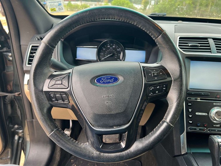 2016-ford-explorer-limited-image-12