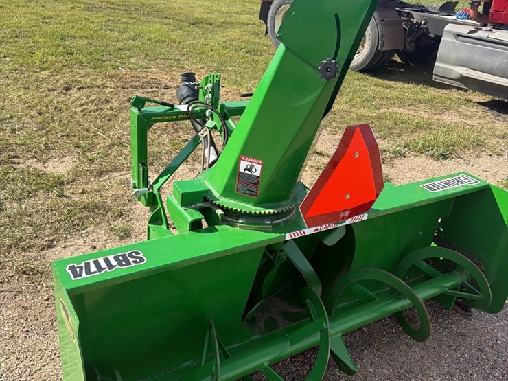 frontier-model-sb1174-like-absolutely-brand-new-3-point-snow-blower,-hydraulic-chute,-john-deere-jiffy-hitch,-none-nicer,-check-photos-image-17