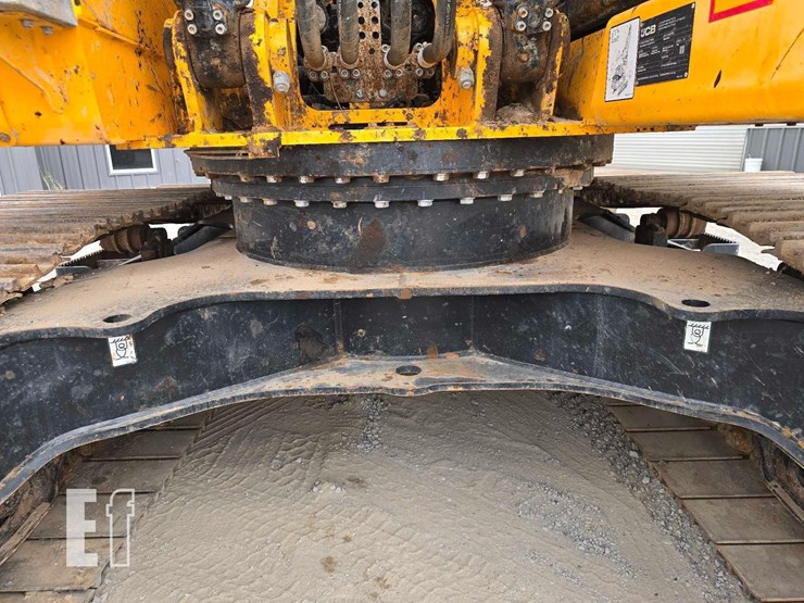 2023-jcb-220x-lc-image-24