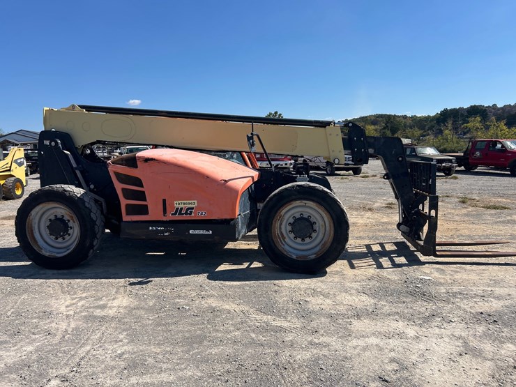 2018-jlg-742-image-7