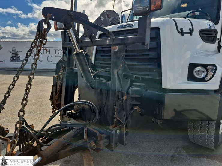2019-freightliner-108sd-image-36