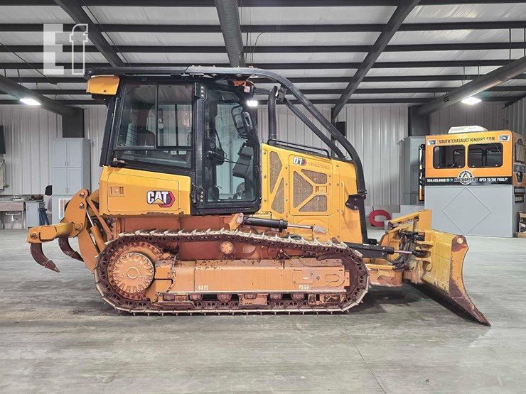 2022-caterpillar-d1-image-6