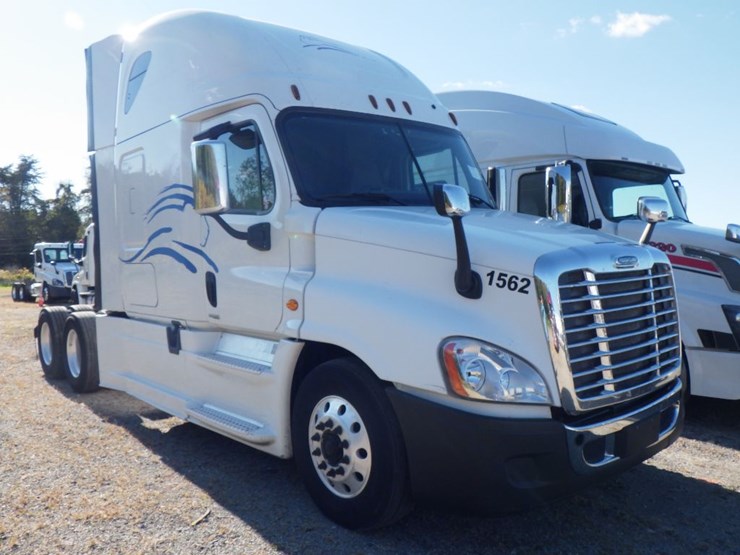 2017-freightliner-cascadia-125-image-3