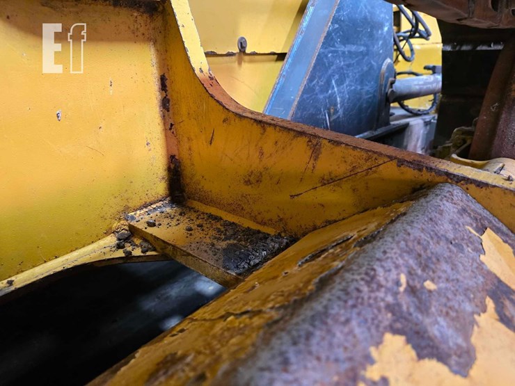 2022-deere-650k-lgp-image-35