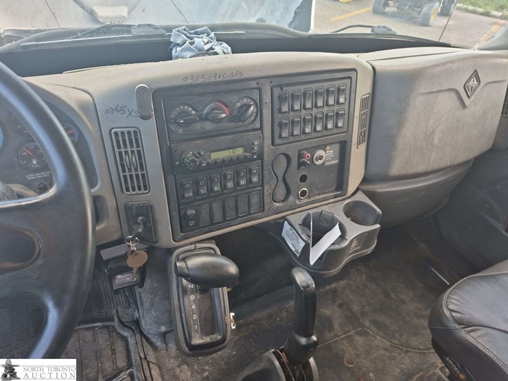 2009-international-durastar-4300-image-12