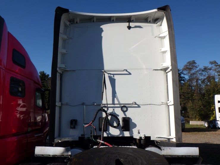 2021-kenworth-t680-image-10