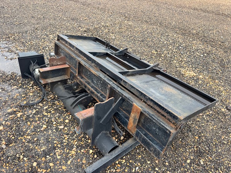 #8222-•-12’-flatbed-w/-lift-gate-image-4