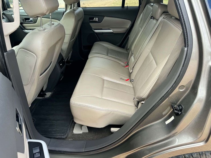 2014-ford-edge-image-12