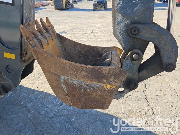 2018-deere-410l-image-29