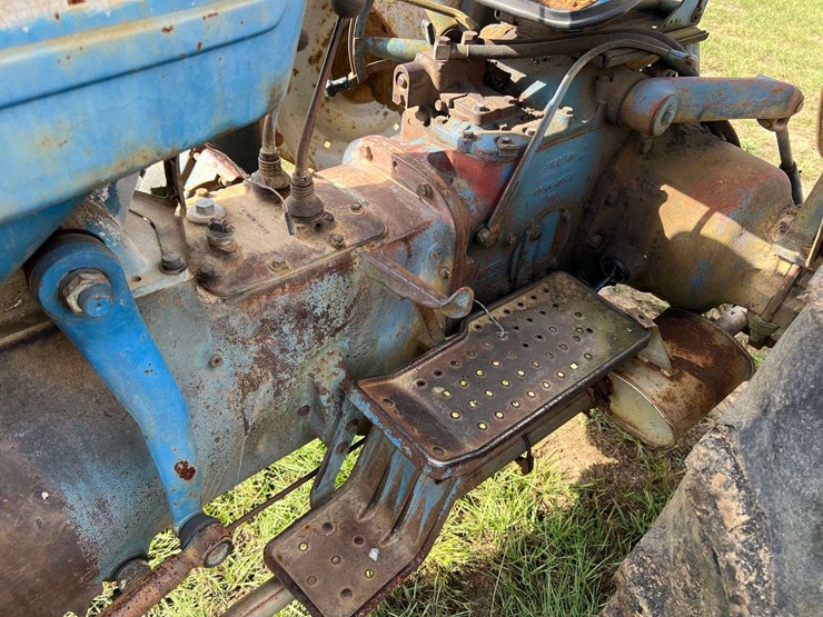 ford-4000-image-13