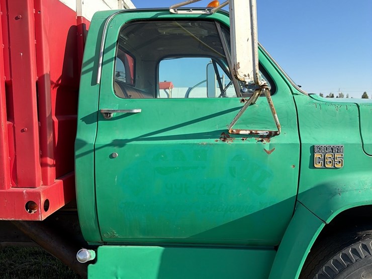 1975-single-axle-366-4+2,-box-&-hoist,-starts,-runs,-operates-as-it-should-image-26