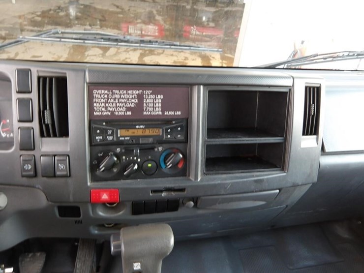 2016-isuzu-npr-image-72