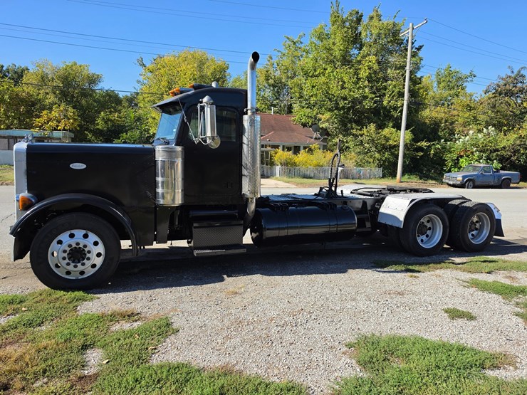 1999-peterbilt-379-image-3