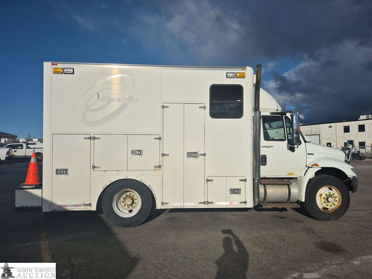 2009-international-durastar-4300-image-4