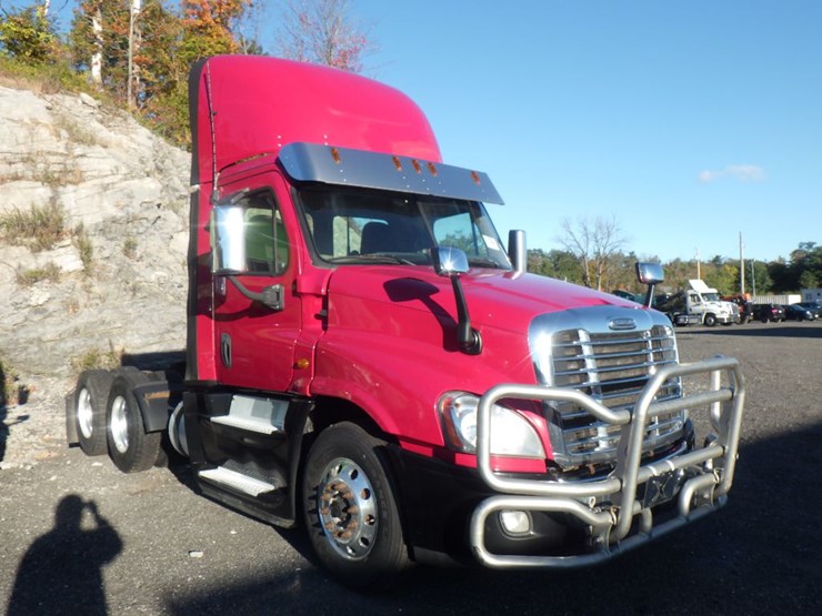2017-freightliner-cascadia-125-image-3