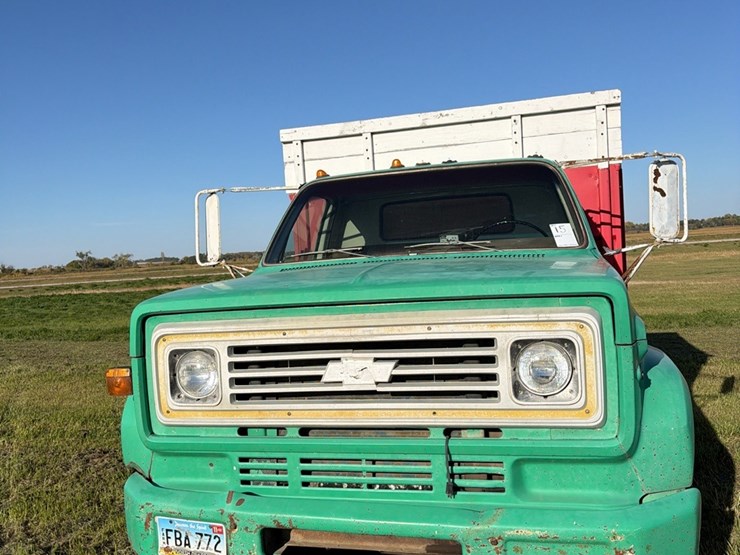 1975-single-axle-366-4+2,-box-&-hoist,-starts,-runs,-operates-as-it-should-image-4