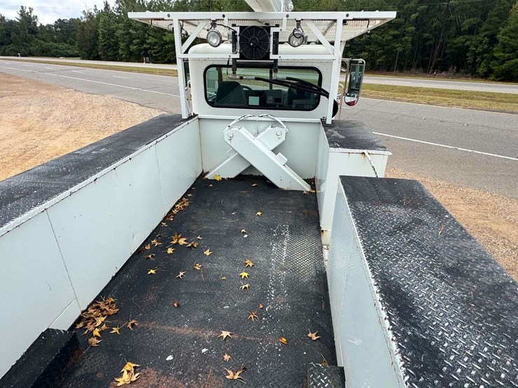 2009-peterbilt-340-image-26