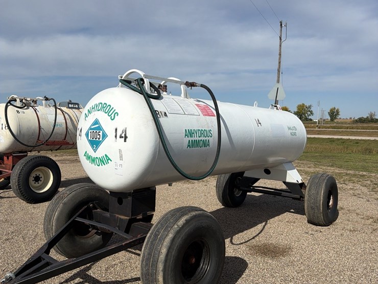 11-17-1450-gallon-nh3-tank,-16.5l---16.1-tires-image-1
