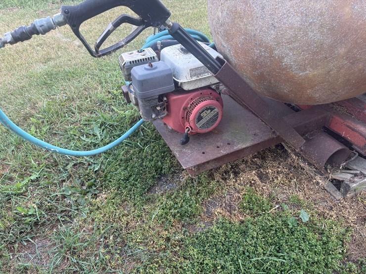 3-pt-water-tank-with-pump-and-honda-engine-to-put-out-grass-fires.-works-great-for-burning-ditches.-can-be-used-in-pickup-box.-image-3