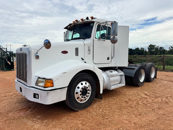 2001-peterbilt-385-image-1