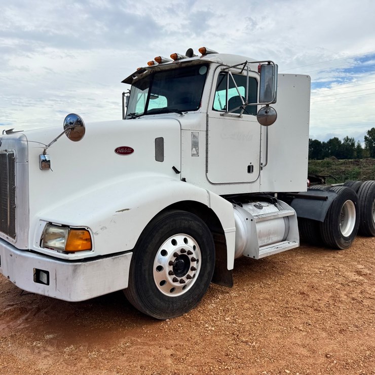 2001 PETERBILT 385