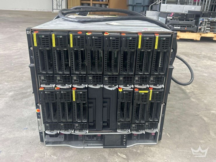 hp-blade-chassis-with-14-servers-image-2