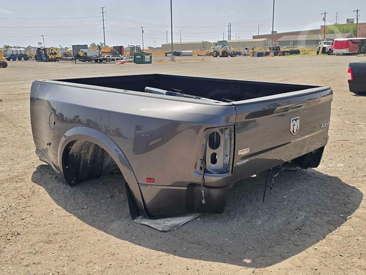 dodge-ram-dually-truck-bed.-image-4