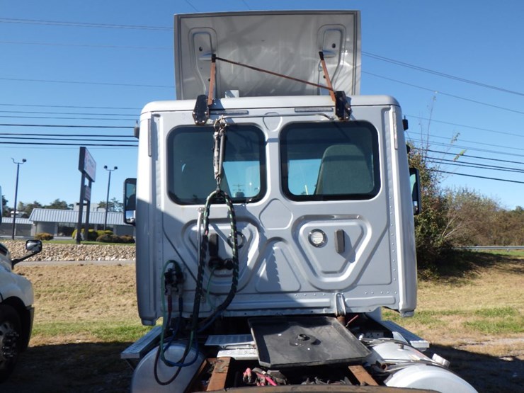 2018-freightliner-cascadia-125-image-9