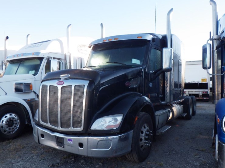 2015-peterbilt-579-image-1