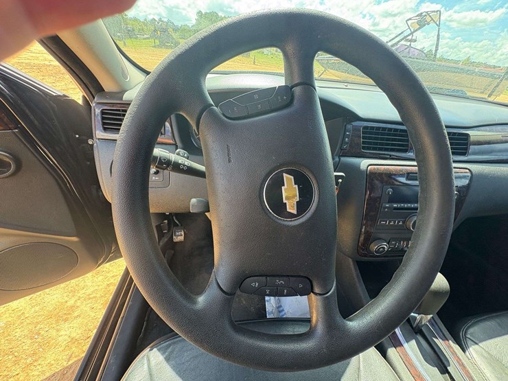 2016-chevrolet-impala-limited-4-door-sedan-(145,089-miles)-image-12