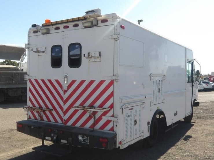 2002-workhorse-p42-image-3
