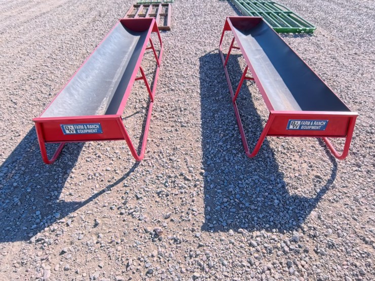 #2008-•-11ft-b&w-feed-bunks-(2-count)-image-3