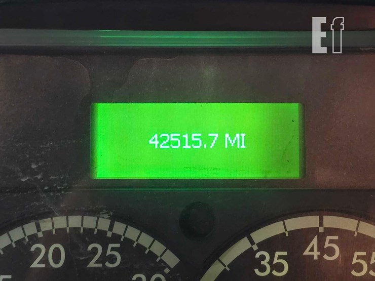 2016-freightliner-m2-106-image-13