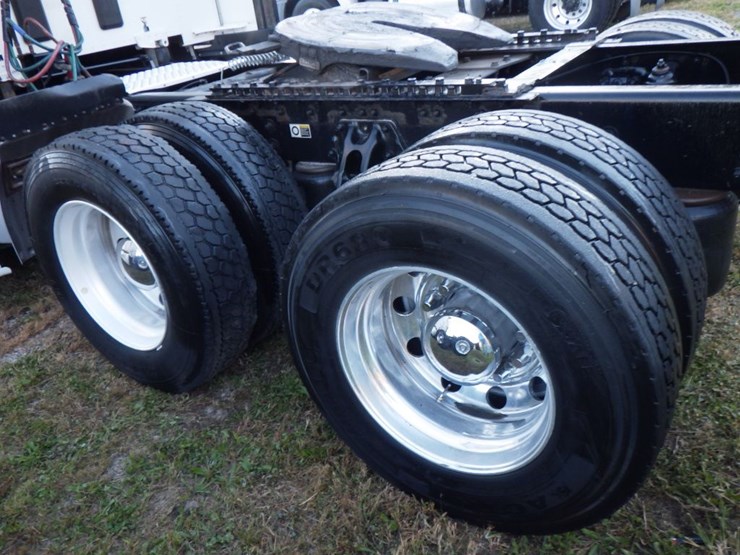 2022-kenworth-t680-image-13