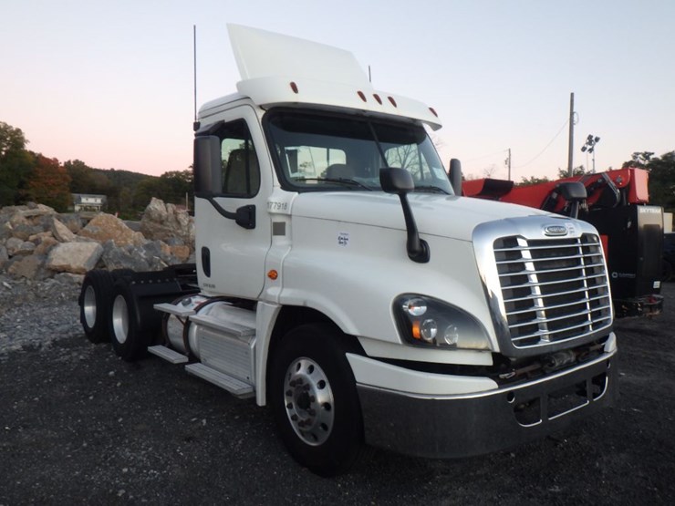 2018-freightliner-cascadia-125-image-3
