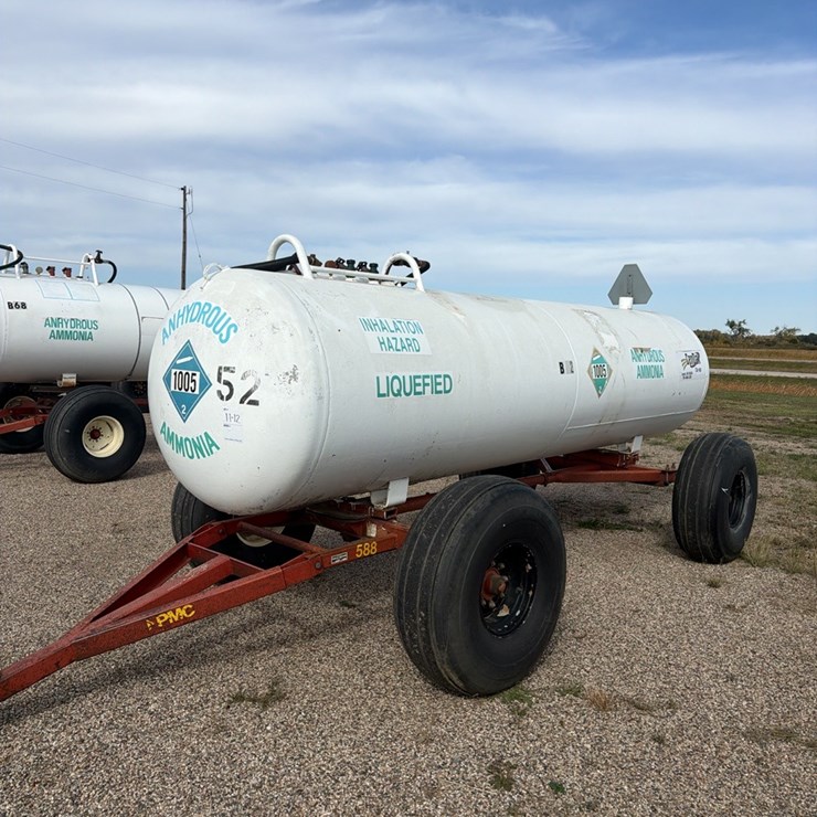 11-12 1450 gallon NH3 tank, 16.5L - 16.1 tires