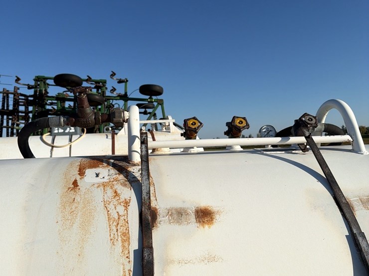 11-9-1450-gallon-nh3-tank-16.5l---16.1-sl-tires-image-12